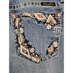 Miss Me Mid-Rise Cuffed Capri Embellished Size 25